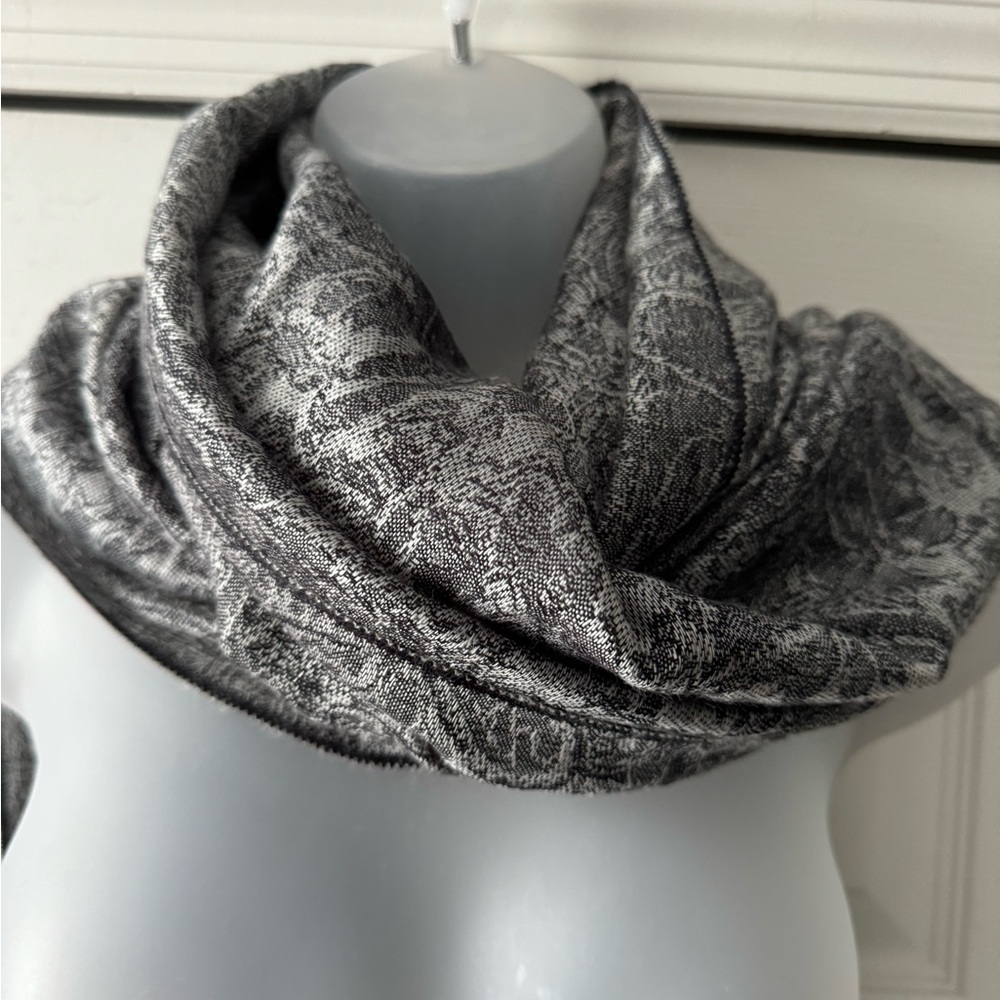 🌷Black, White, Grey, Silver Pashmina-Like Scarf Wrap w/ Fringe - Picture 2 of 8